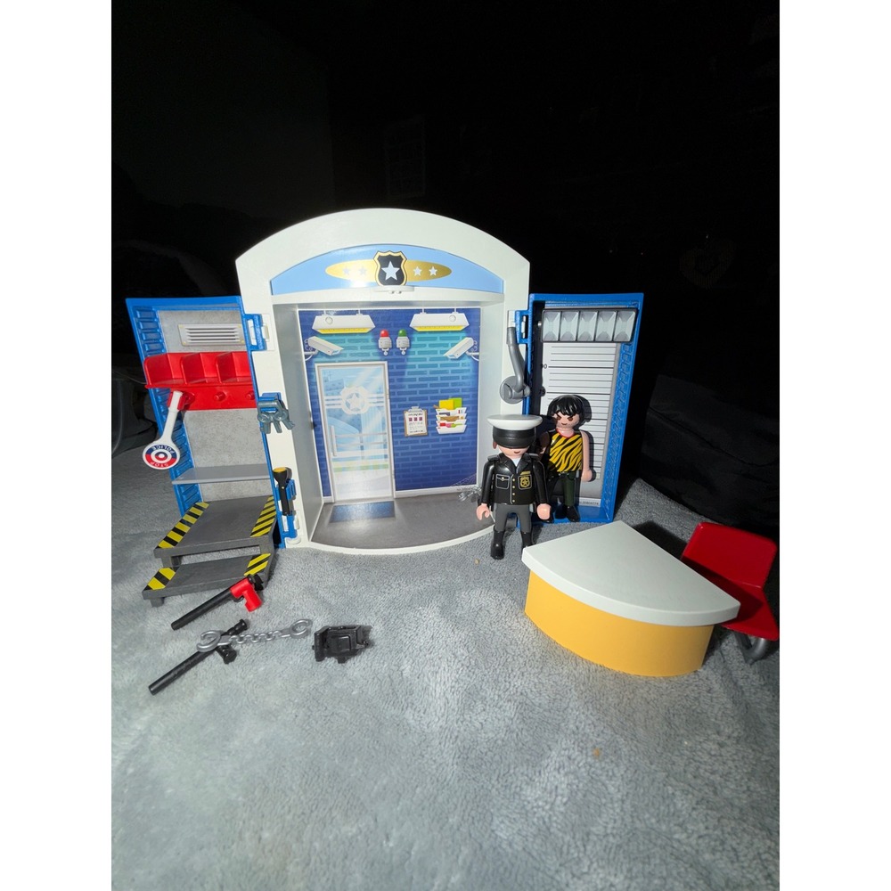 Playmobil 9111 Police Station Take Along Case‎ Playset with Figures Accessories